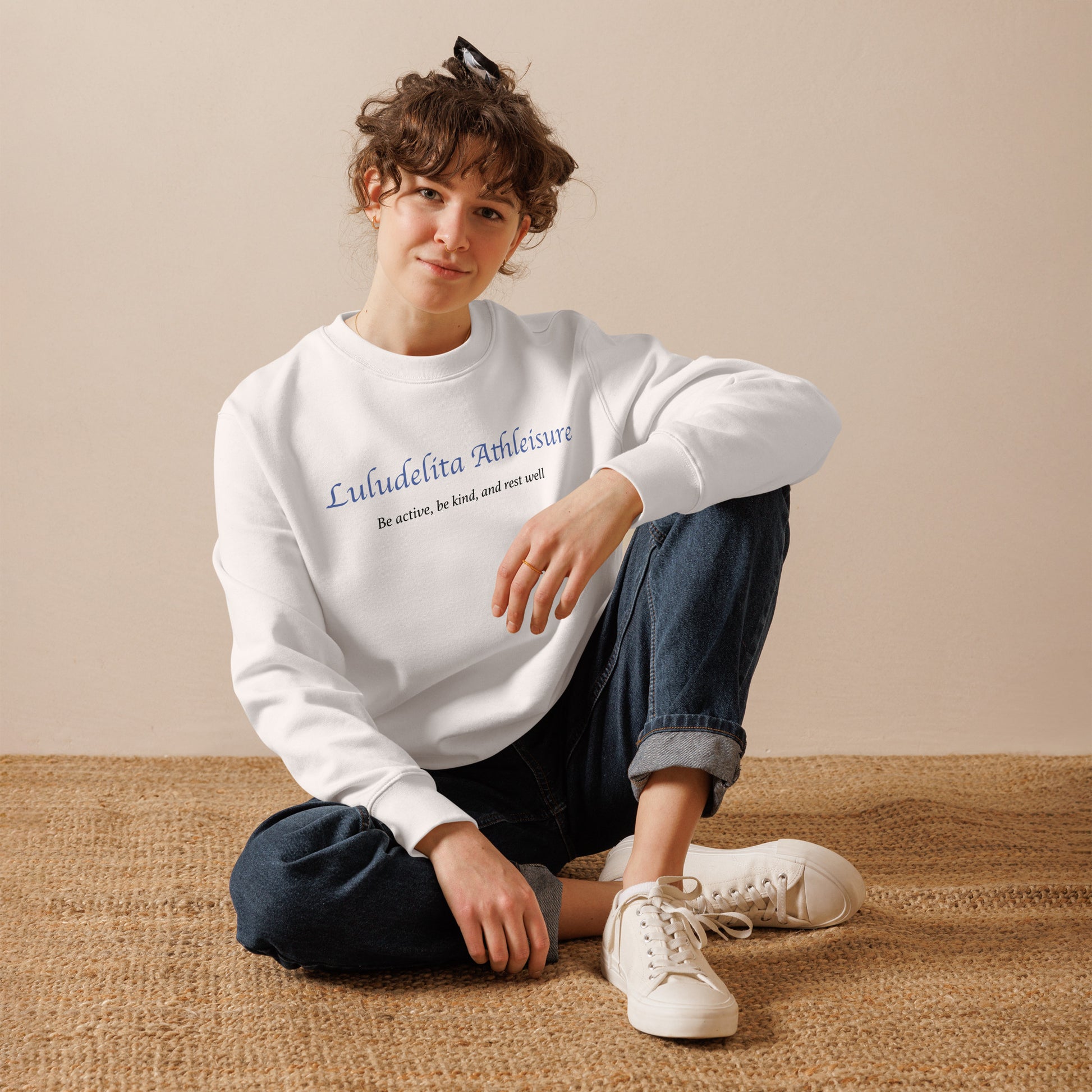 female model wearing a white sweatshirt